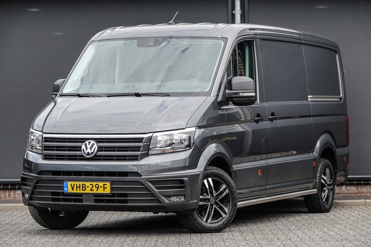 Volkswagen Crafter - L3H2 2.0Tdi 177Pk Aut. | 2xSchuifdeur | Achteruitrijcamera | Trekhaak | Sidebars | 17'' - AutoWereld.nl