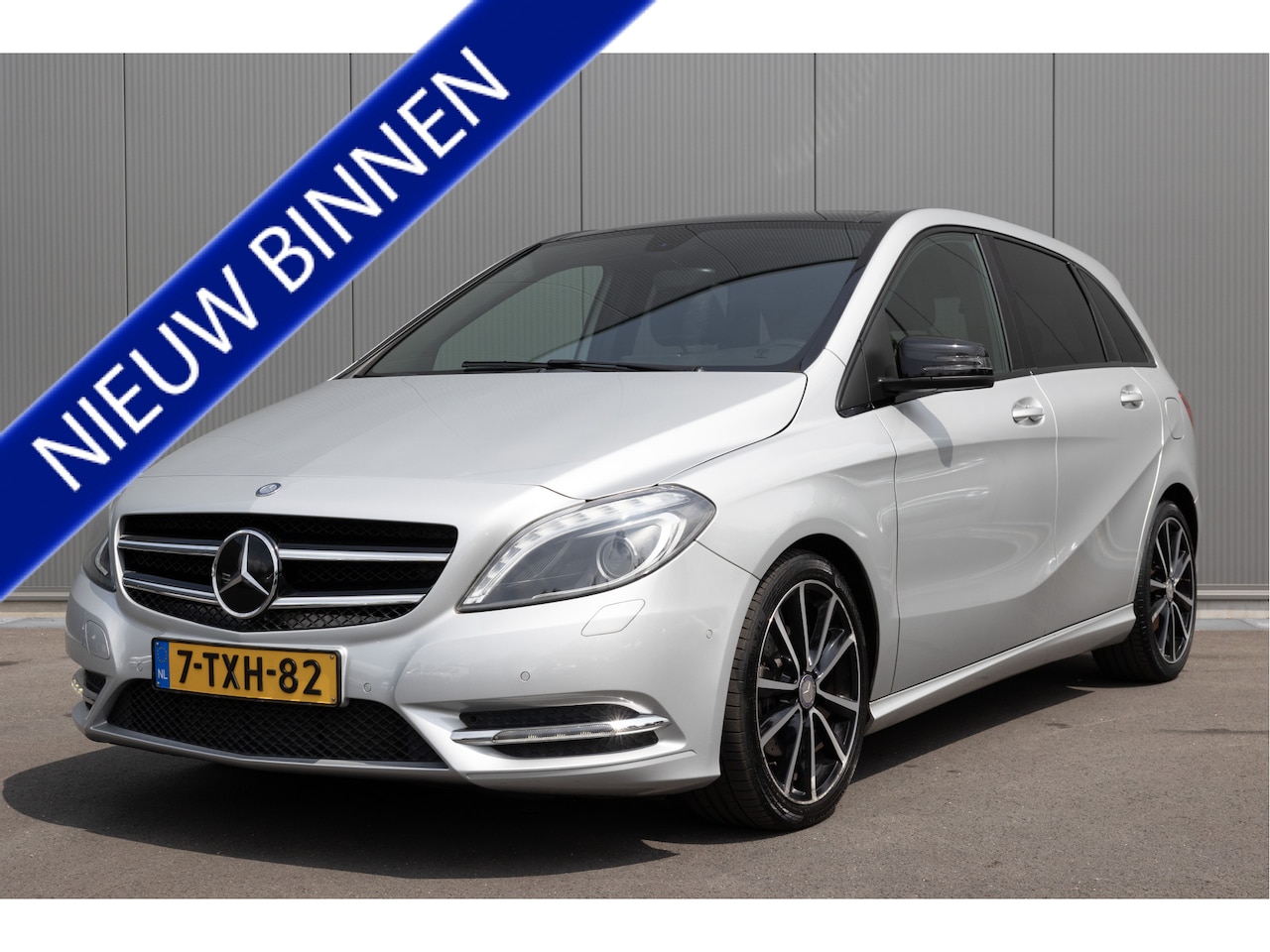 Mercedes-Benz B-klasse - 180 | AMG | NIGHTP | PANO | DEALER ONDERHOUDEN | NL-AUTO | NAVI | LMV | - AutoWereld.nl