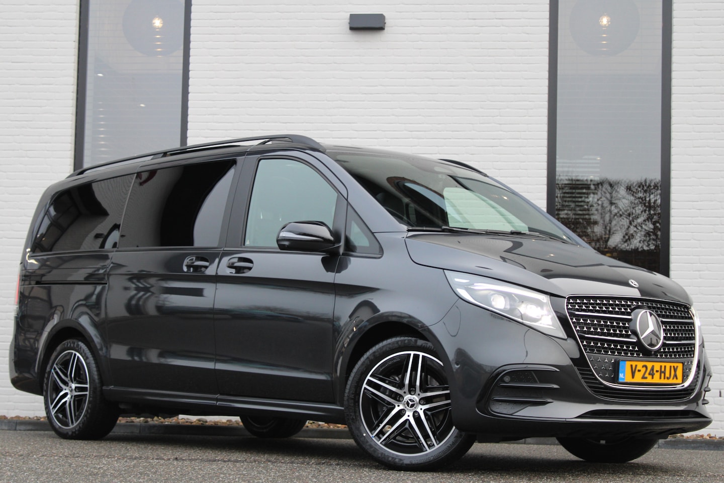 Mercedes-Benz V-klasse - 250d / BPM VRIJ / DC / AMG / New Model / 4-matic / Panorama / 360 Cam / Burmester / Vol Op - AutoWereld.nl
