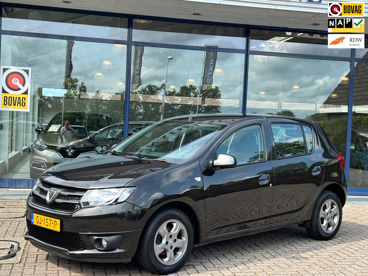 Dacia Sandero - 0.9 TCe 10th Anniversary Airco Cruise Trekhaak NAP NL-Auto Dealeronderhouden! - AutoWereld.nl