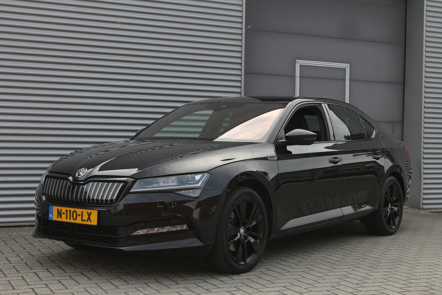 Skoda Superb - 1.4 TSI iV Sportline Business I PHEV I Aut. I Navi I Leder I Virtual - AutoWereld.nl
