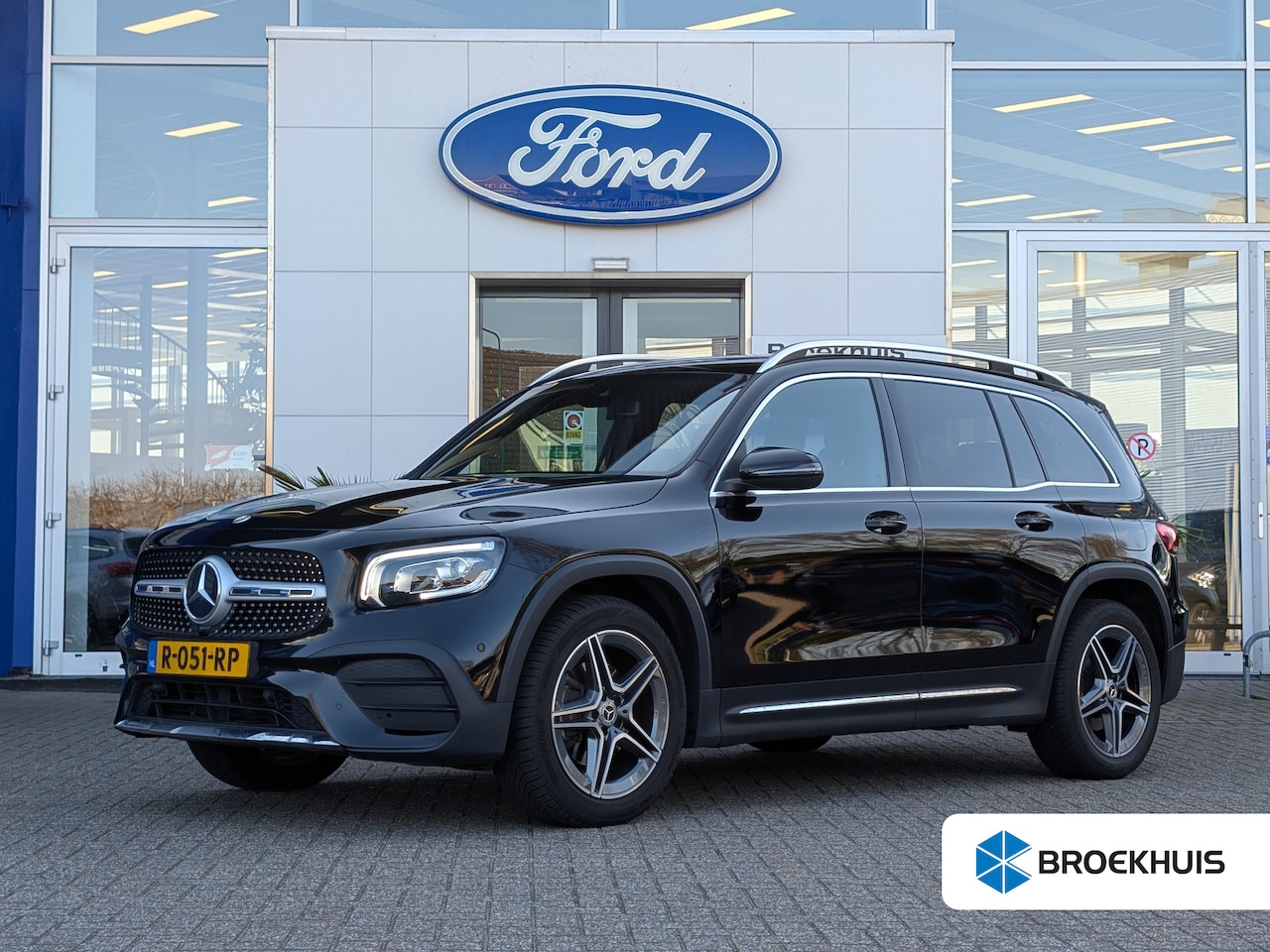 Mercedes-Benz GLB - 180 AMG 7-Persoons | Trekhaak | Cruise Control | Camera - AutoWereld.nl