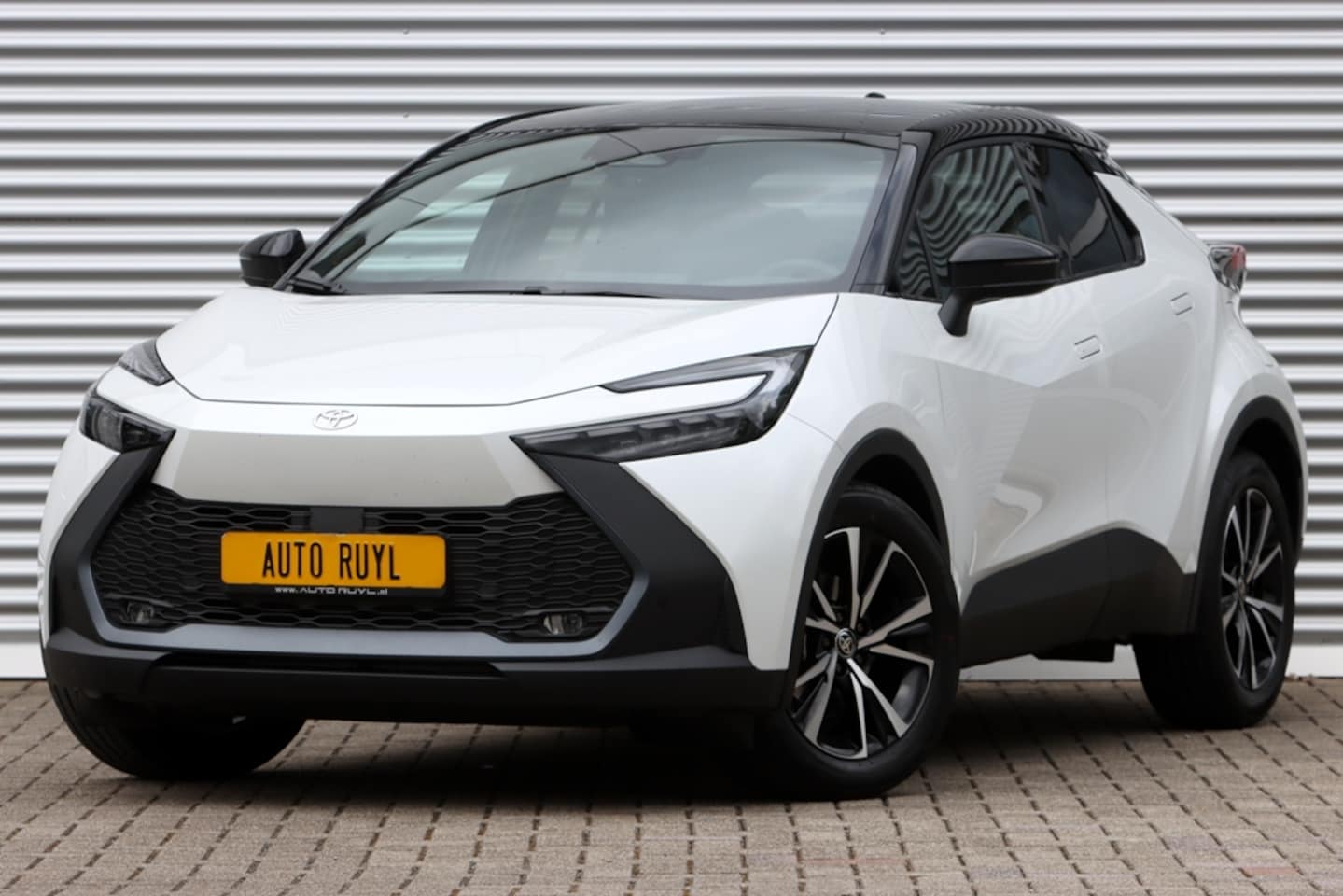 Toyota C-HR - 2.0 Hybrid 200 Edition Two-Tone / Panorama-dak - AutoWereld.nl
