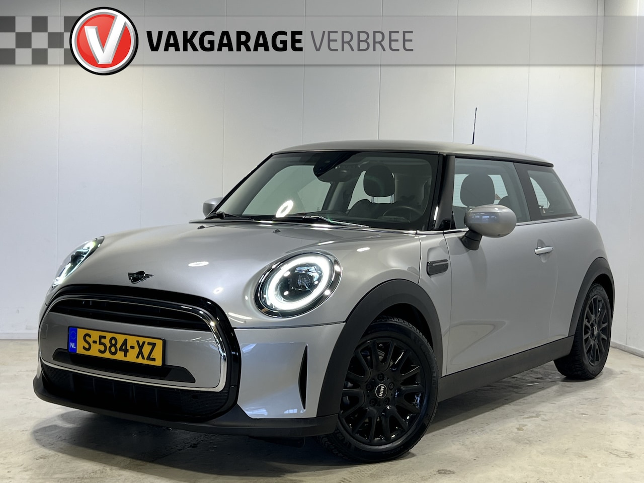 MINI John Cooper Works - Mini 1.5 Cooper | Navigatie | LM Velgen | Voorstoelen Verwarmd | Cruise Control | PDC Acht - AutoWereld.nl