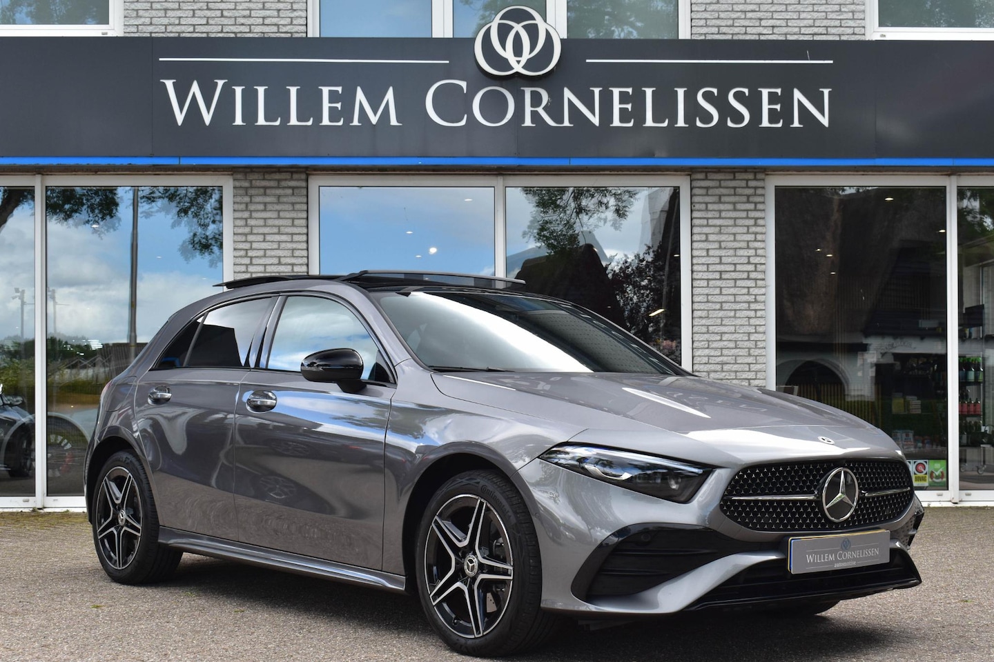 Mercedes-Benz A-klasse - 250 e AMG Line Pano Sfeerverlichting Multibeam - AutoWereld.nl
