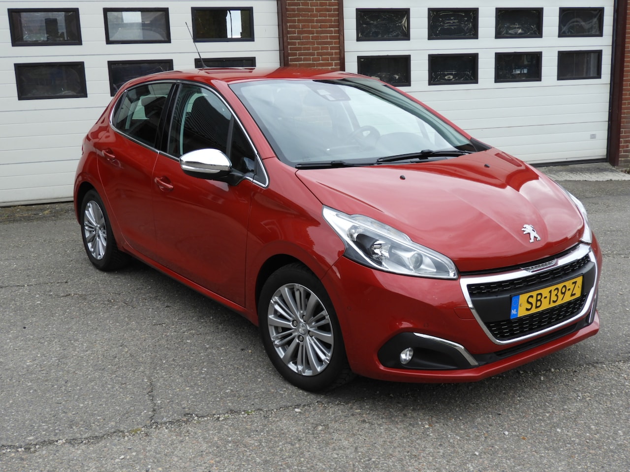 Peugeot 208 - 1.2 PureTech Blue Lease Executive P.D.C. navi camera - AutoWereld.nl