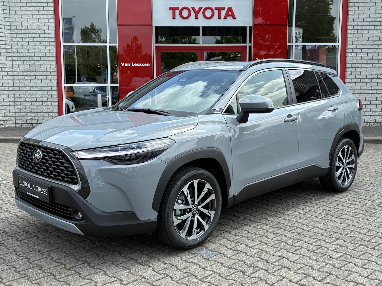 Toyota Corolla Cross - HYBRID 140 DYNAMIC NIEUW & DIRECT LEVERBAAR!!! NAVI APPLE/ANDROID KEYLESS LED 18" LM-VELGE - AutoWereld.nl