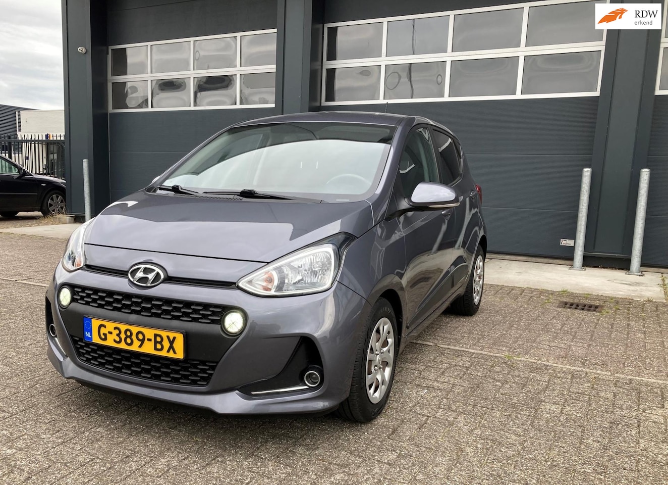 Hyundai i10 - 1.0i Premium cc, Nvi,Pdc,... - AutoWereld.nl