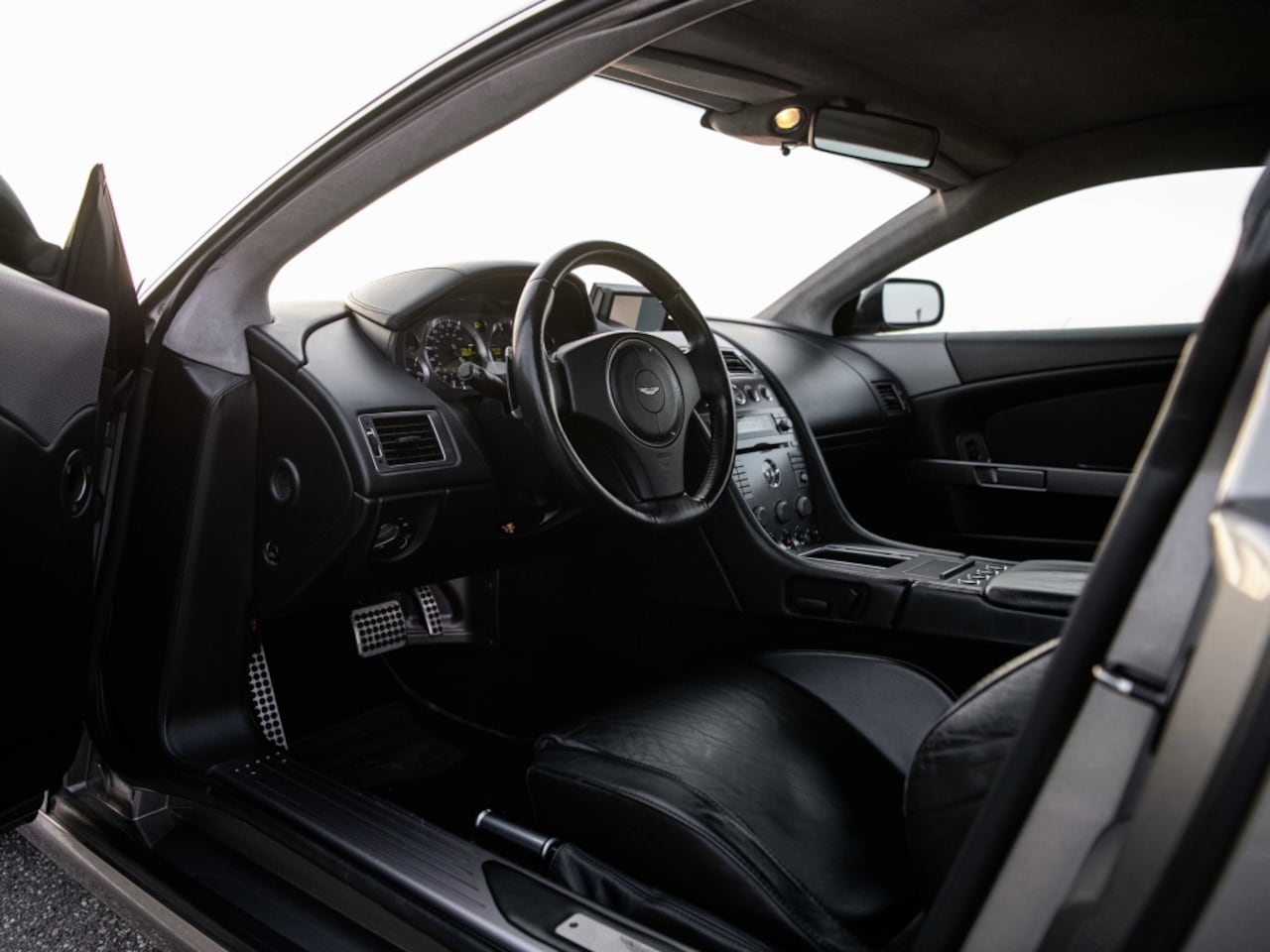 aston-martin-db9-5-9-v12-touchtronic-full-history-youngtimer.jpg