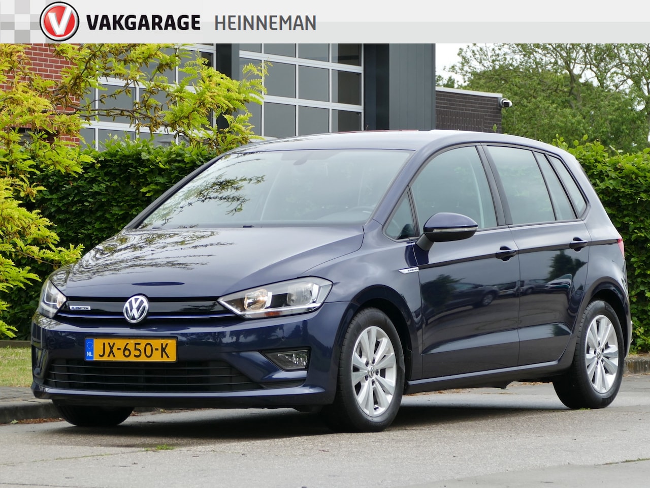 Volkswagen Golf Sportsvan - 1.0 TSI AUTOMAAT | slechts 63000 kilometer | navigatie | 100% onderhouden - AutoWereld.nl