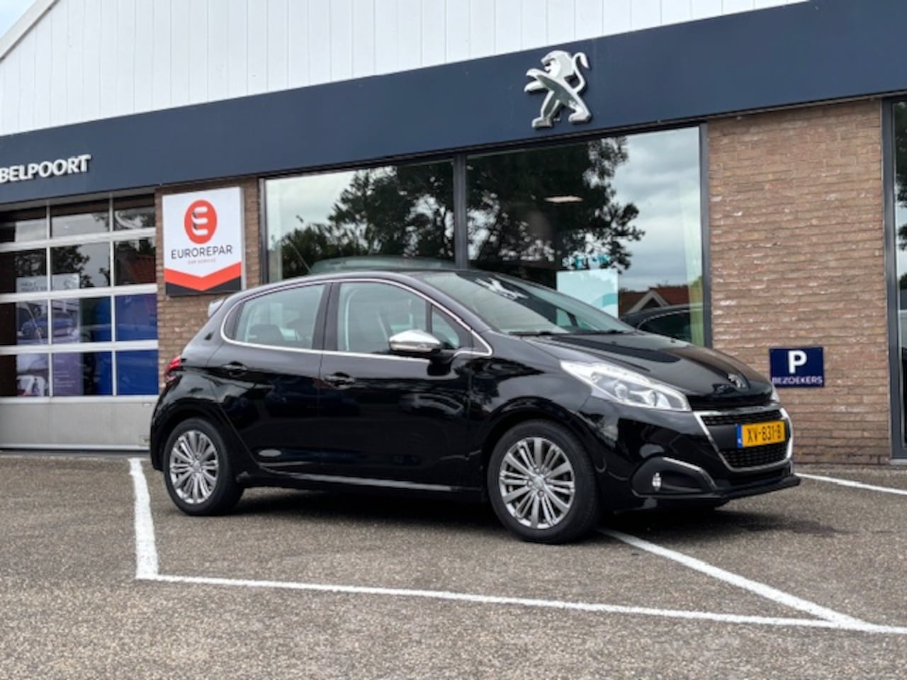 Peugeot 208 - BLUE L. ALLURE 1.2 PT-82pk | NAVIGATIE & BLUETOOTH & APPLECARPLAY&ANDROID|TREKHAAK|CLIMATE - AutoWereld.nl