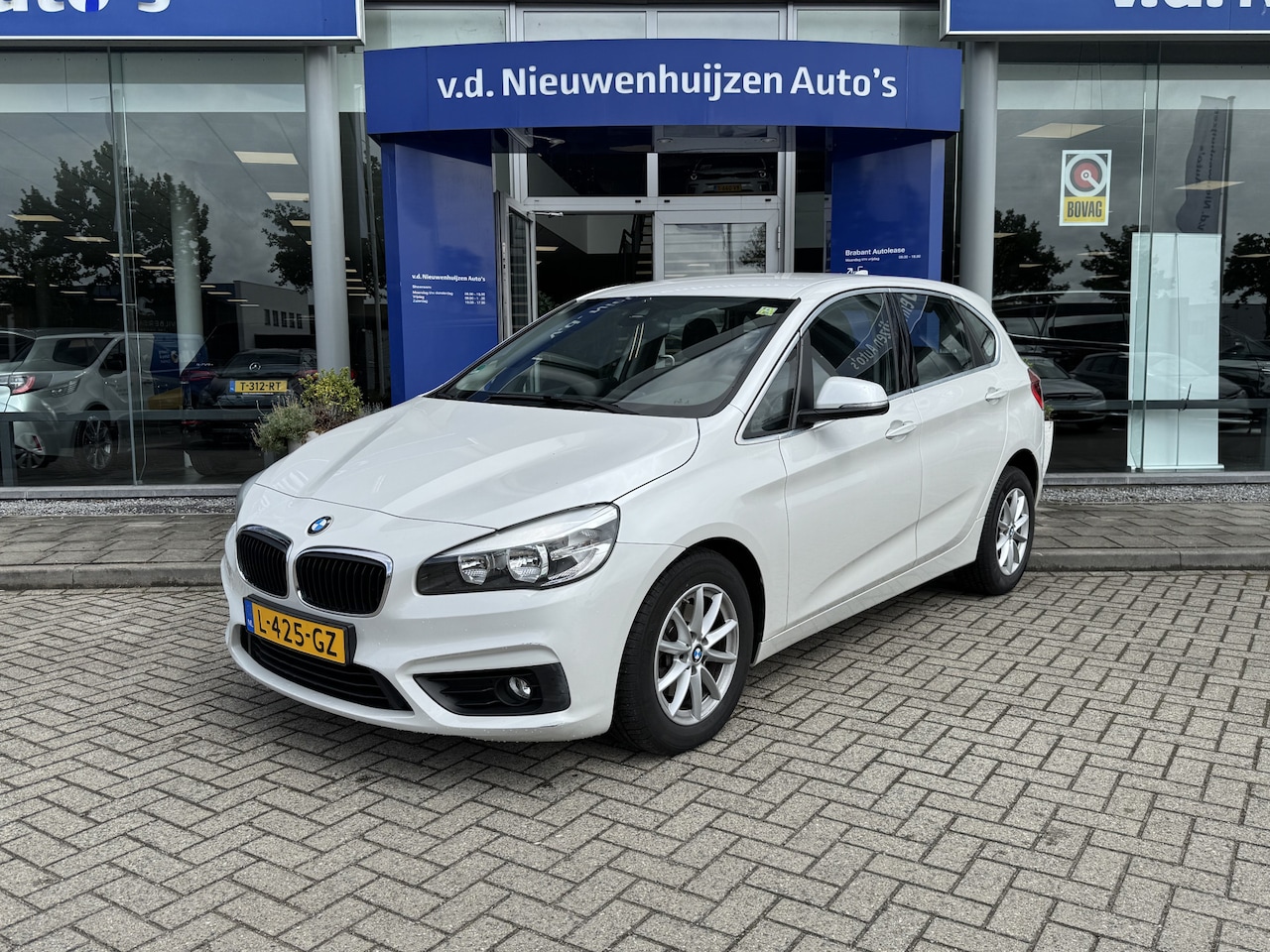 BMW 2-serie Active Tourer - 218i Corporate Lease Executive Trekhaak info: M.Safari 0492588976 - AutoWereld.nl