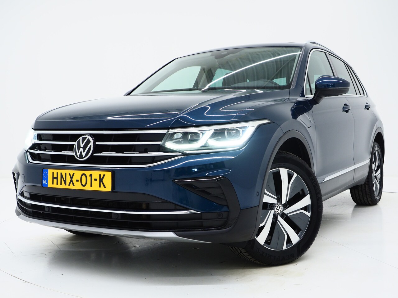 Volkswagen Tiguan - 1.4 TSI eHybrid Elegance | Panoramadak | Adaptive Cruise | Virtual | Camera | Stoel/Stuurv - AutoWereld.nl