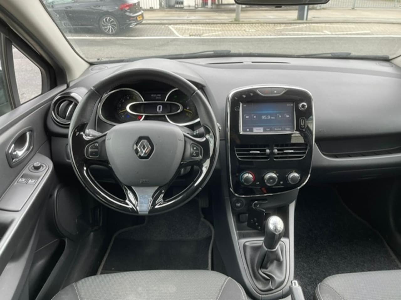 Renault Clio - 1.5 dCi 90PK Airco Cruise PDC Hatchback - AutoWereld.nl