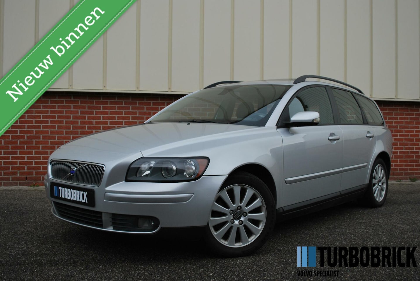 Volvo V50 - 2.4i Summum Automaat|170pk|sch/kant.Dak|Trekhaak|Clima|Cruise - AutoWereld.nl