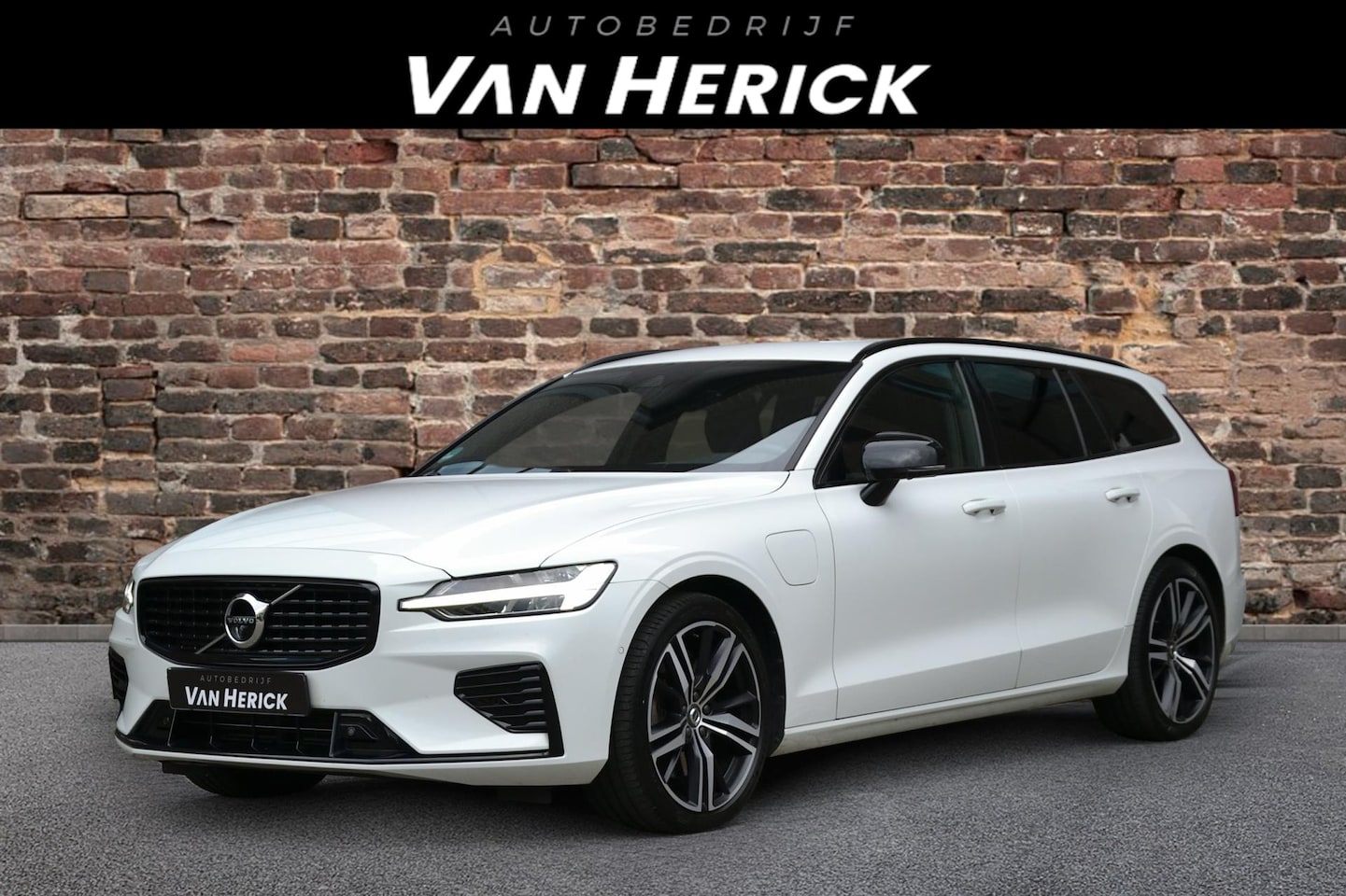 Volvo V60 - 2.0 T6 Recharge AWD R-Design | Winterpack | Premium Audio | 360 camera | 19" LMV - AutoWereld.nl