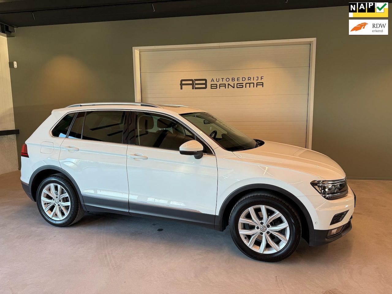Volkswagen Tiguan - 1.5 TSI ACT DSG-AUTOMAAT COMFORTLINE BUSINESS/LM-VELG/ADAPTIVE CRUISE CONTROL/PANORAMADAK/ - AutoWereld.nl