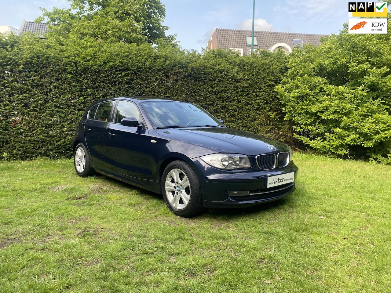 BMW 1-serie - 118d Business Line Automaat I Vol ond I Nwe APK I Bluetooth I Leer I Alarm I - AutoWereld.nl
