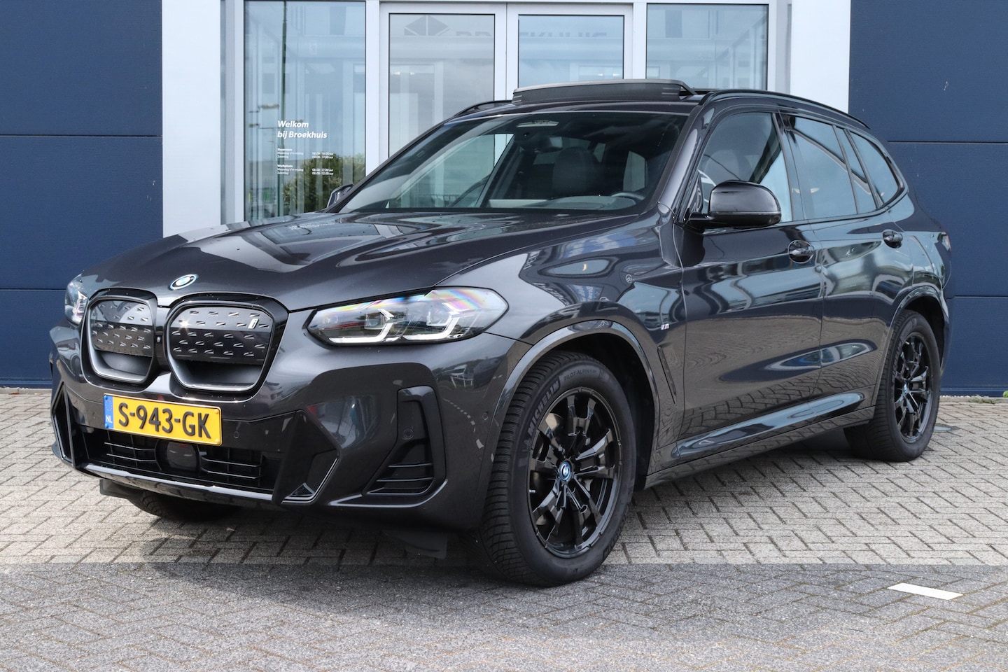 BMW iX3 - High Executive 80 kWh | Adaptieve Cruise | Pano | Trekhaak | Harman & Kardon | HUD | 360' - AutoWereld.nl