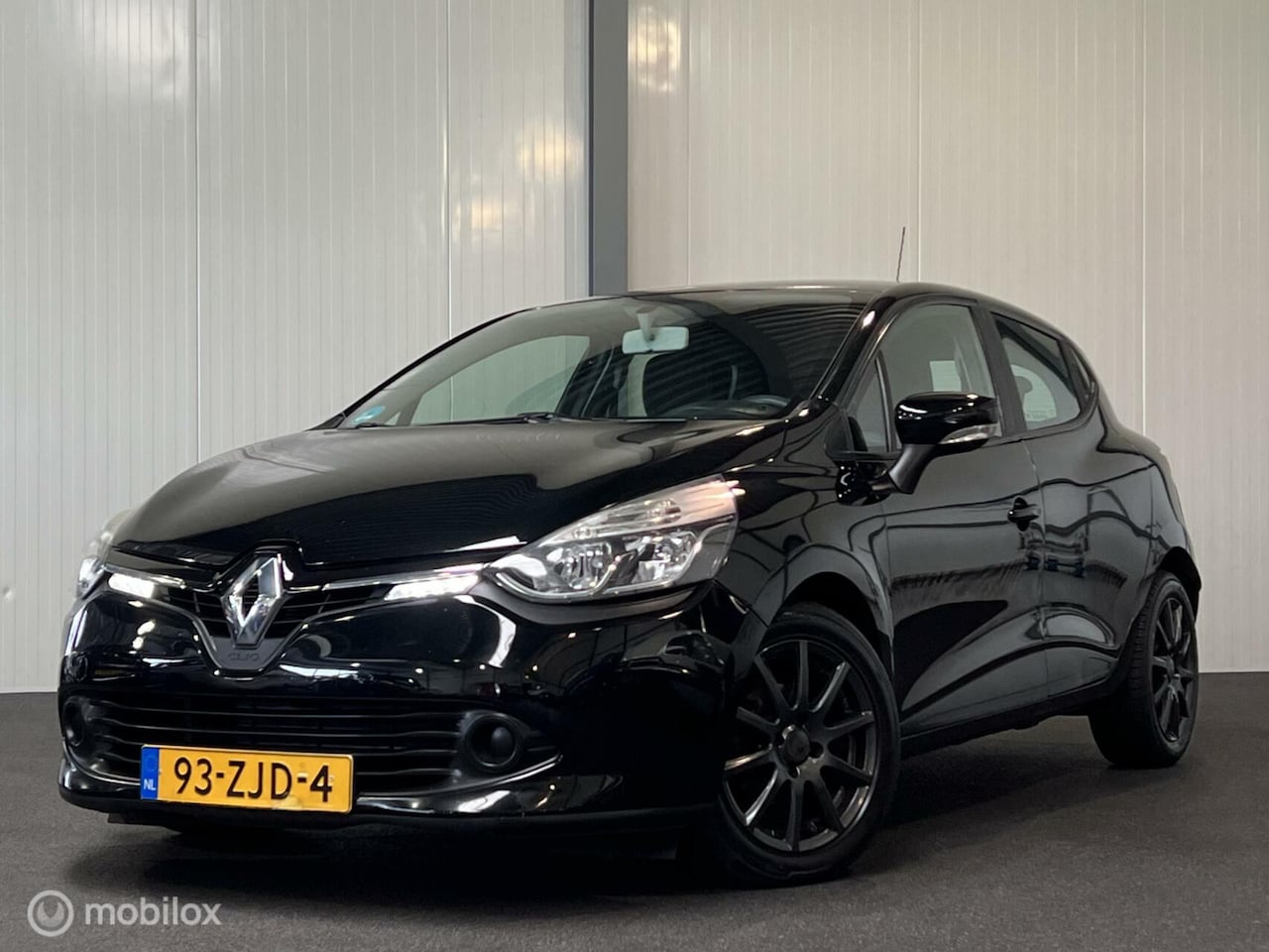Renault Clio - 1.5 dCi ECO Expression [ NAP navi trekhaak ] - AutoWereld.nl
