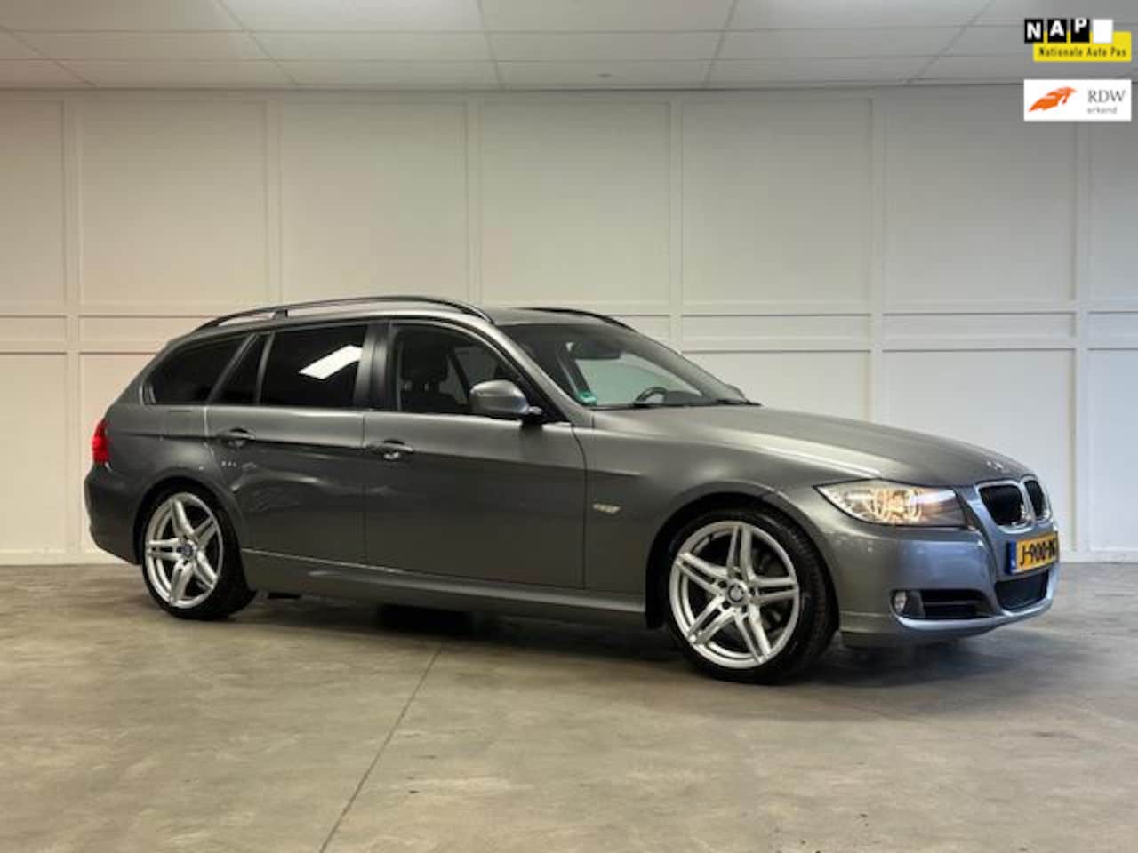 BMW 3-serie Touring - 318i High Executive / Stoelverarming / Cruise / Airco - AutoWereld.nl