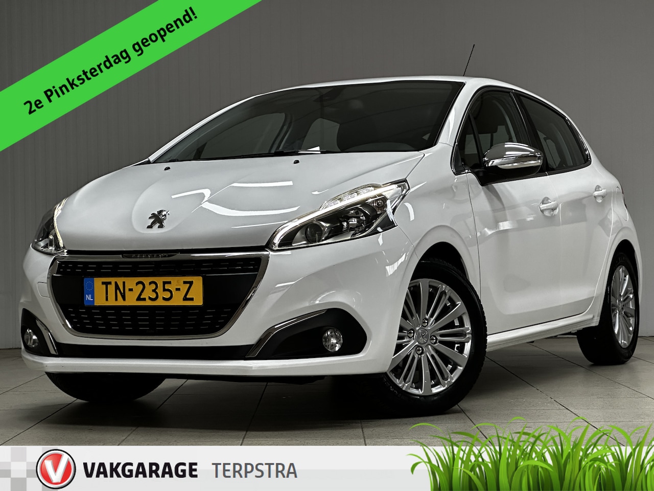 Peugeot 208 - 1.2 PureTech Allure/ D-Riem verv: 97.000 KM!/ Apple + Android/ DAB+/ 16'' LMV/ Navi/ Clima - AutoWereld.nl