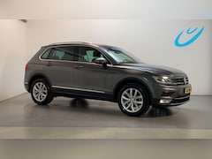 Volkswagen Tiguan - 2.0 TDI 150pk DSG 4Motion Highline Virtual Cockpit Alcantara Navigatie Trekhaak
