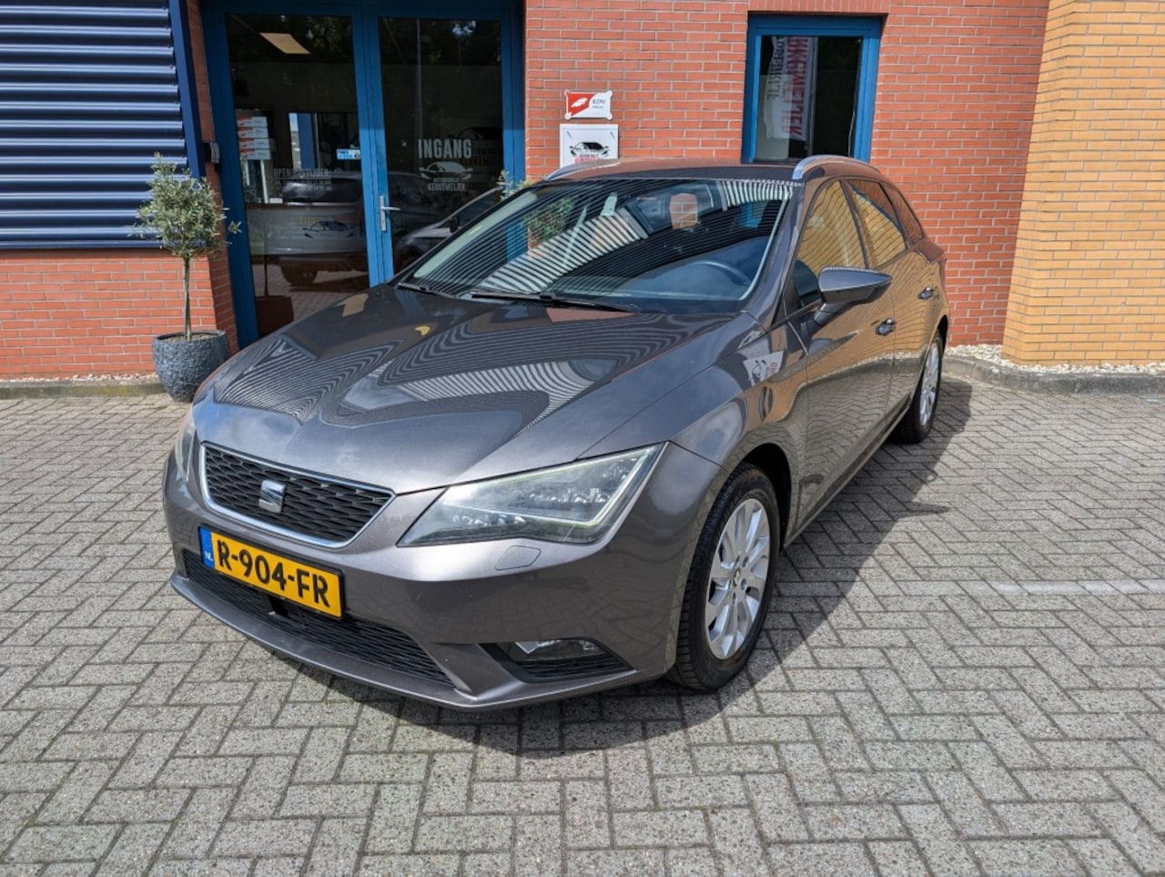 Seat Leon - 1.2 TSI STYLE Navi, ACC, Stoelverwarming, Trekhaak - AutoWereld.nl