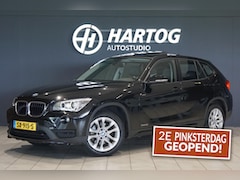 BMW X1 - sDrive18i + AUTOMAAT / PANORAMA / SPORT / STUUR/STOELVERWARMING