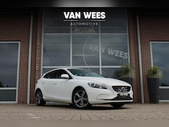 Volvo V40 - 1.6 T4 Momentum | 185 pk | 2e eigenaar | Origineel | Camera | Xenon | Navi | 17 inch | PDC