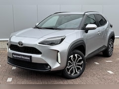 Toyota Yaris Cross - 1.5 Hybrid 115 First Edition Navigatie, Achteruitrijcamera, Smart Key, Privacy glass, LMV,