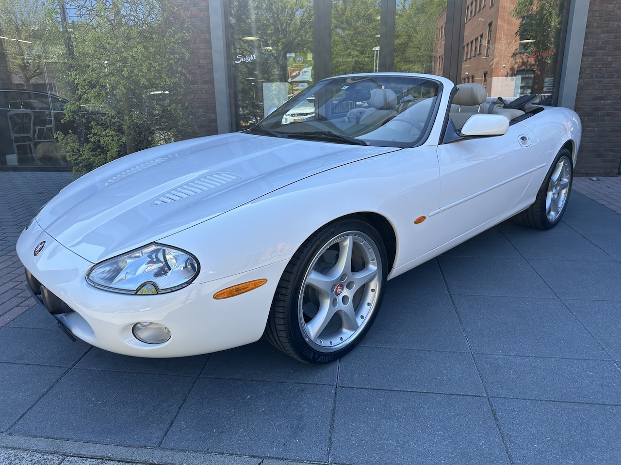 Jaguar XKR - 4.0 V8 Convertible 4.0 V8 Convertible - AutoWereld.nl