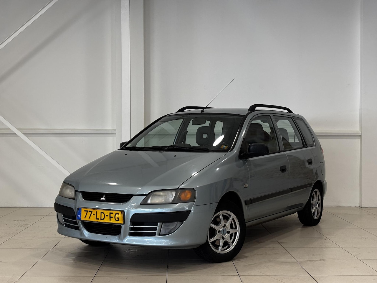 Mitsubishi Space Star - 1.6 Family Diamond | Airco | Trekhaak | Winterbanden - AutoWereld.nl