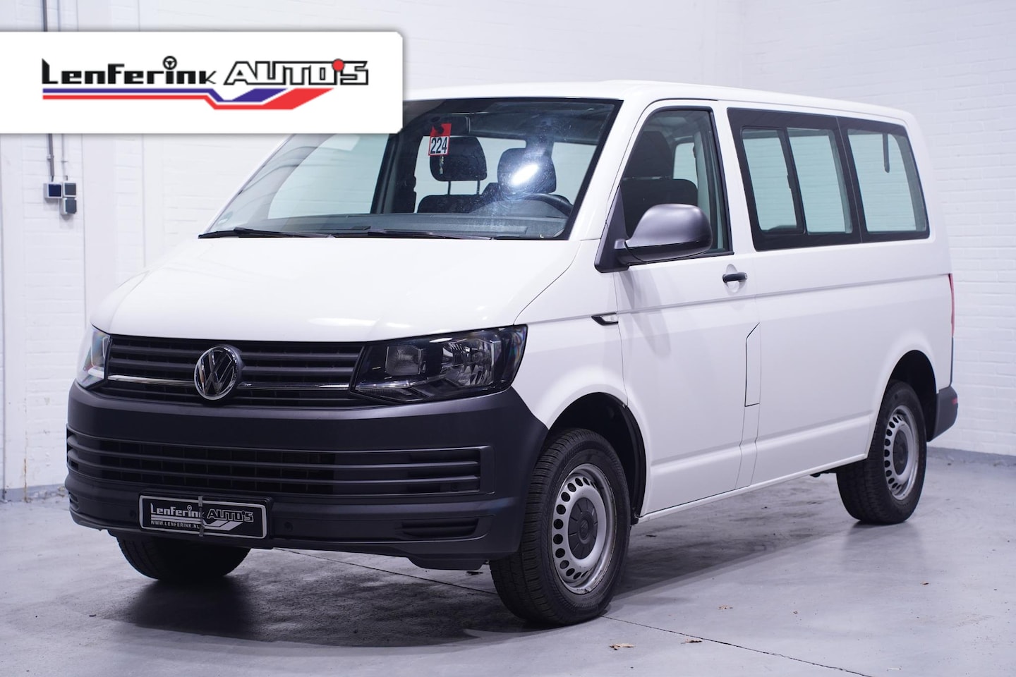 Volkswagen Transporter - 2.0 TDI 150 pk DSG Aut. L1H1 Windowvan Airco, Cruise Control, Trekhaak 2.500 kg, PDC V+A, - AutoWereld.nl