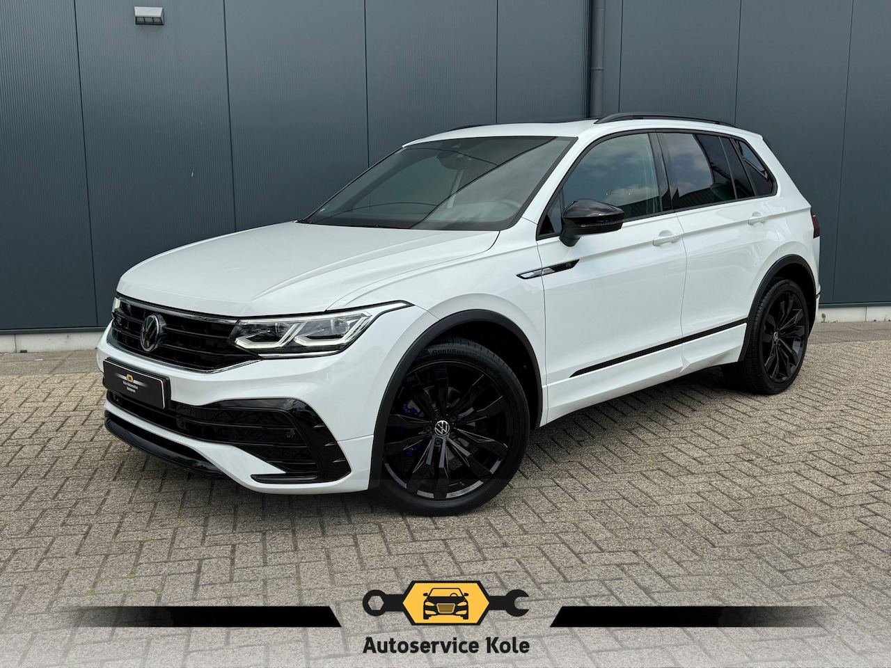Volkswagen Tiguan - 1.5 TSI * R-Line * Panorama * Visueel Cockpit * Trekhaak * - AutoWereld.nl