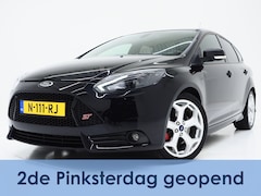 Ford Focus - 2.0 ST-2 251PK | Recaro Sportstoelen | Bi-Xenon | PDC | Clima