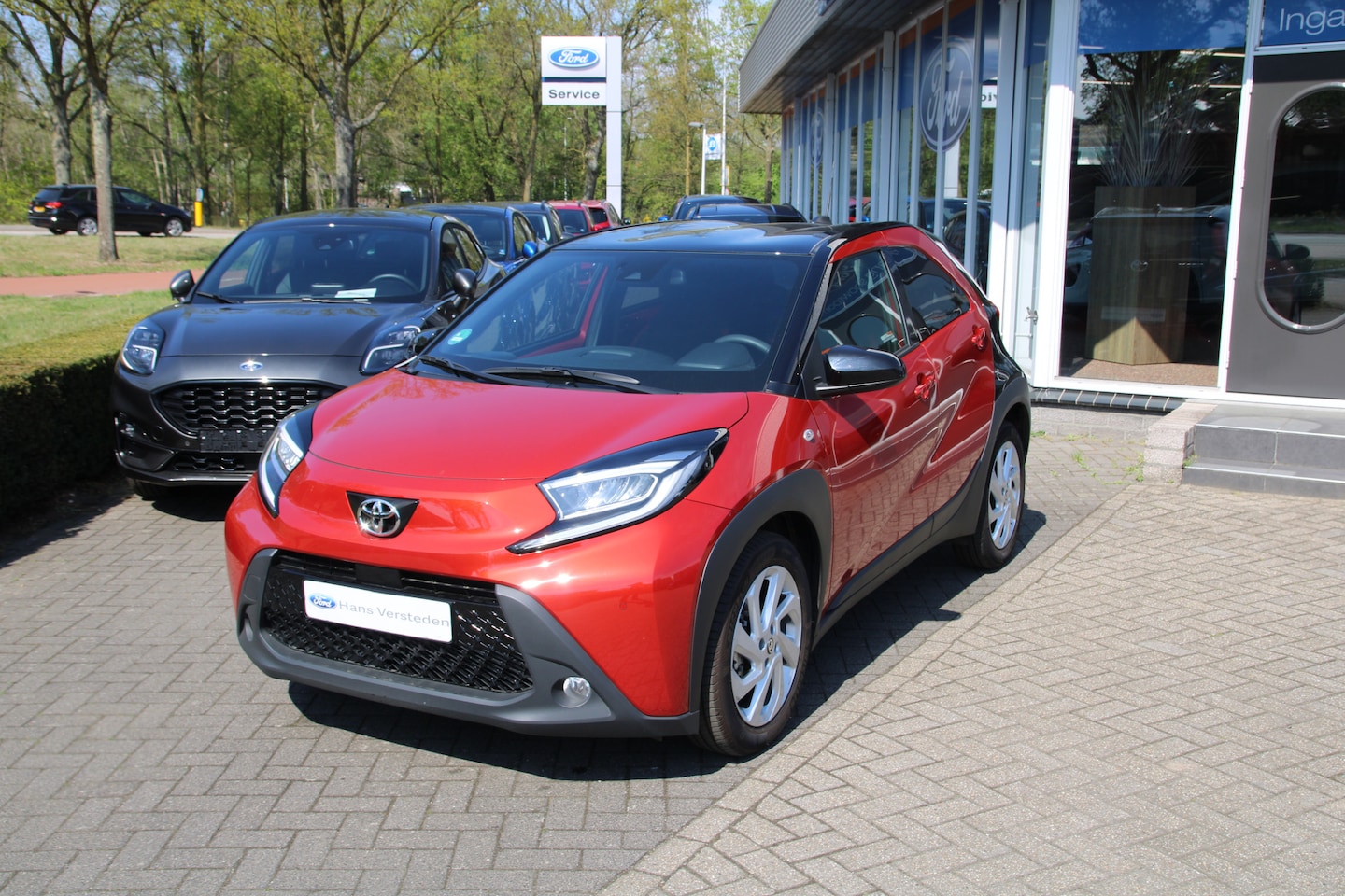 Toyota Aygo X - 1.0 VVT-i S-CVT Pulse Automaat | 17 LM VELGEN | NAVIGATIE | APPLE CARPLAY & ANROID AUTO - AutoWereld.nl