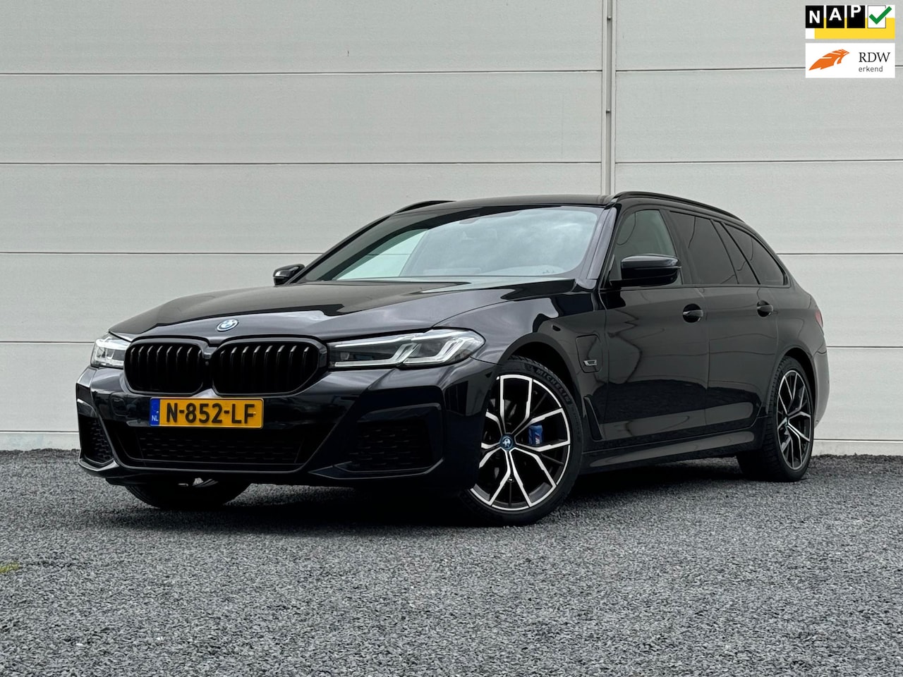 BMW 5-serie Touring - 530e xDrive OrgNL M-Sport Laser HK audio Memory seats 360 camera Leer Stoelverwarming - AutoWereld.nl