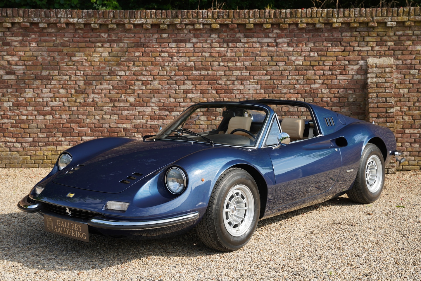 Ferrari 246 - GTS Dino "Blu Dino Metallizzato" Professionally and expertly restored in Germany, Presente - AutoWereld.nl
