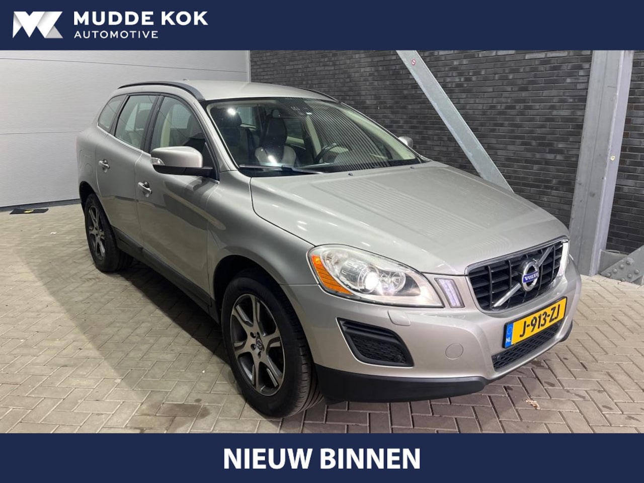 Volvo XC60 - 2.0T Momentum | Vol-Leder | Camera | PDC V+A | Stoelverwarming | Cruise Control - AutoWereld.nl