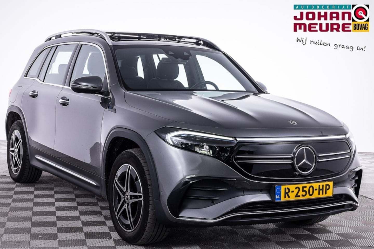 Mercedes-Benz EQB - 300 4MATIC AMG Line 7p. 67 kWh | PANORAMADAK *2e Pinksterdag OPEN v.a 11u tot 17u* - AutoWereld.nl