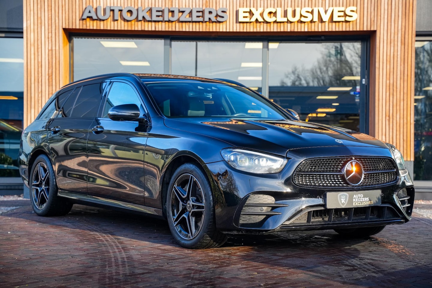 Mercedes-Benz E-klasse - 300 de 4MATIC AMG Line Panoramadak Adaptief Cruise Burmester Ambient Widescreen Memory AMG - AutoWereld.nl