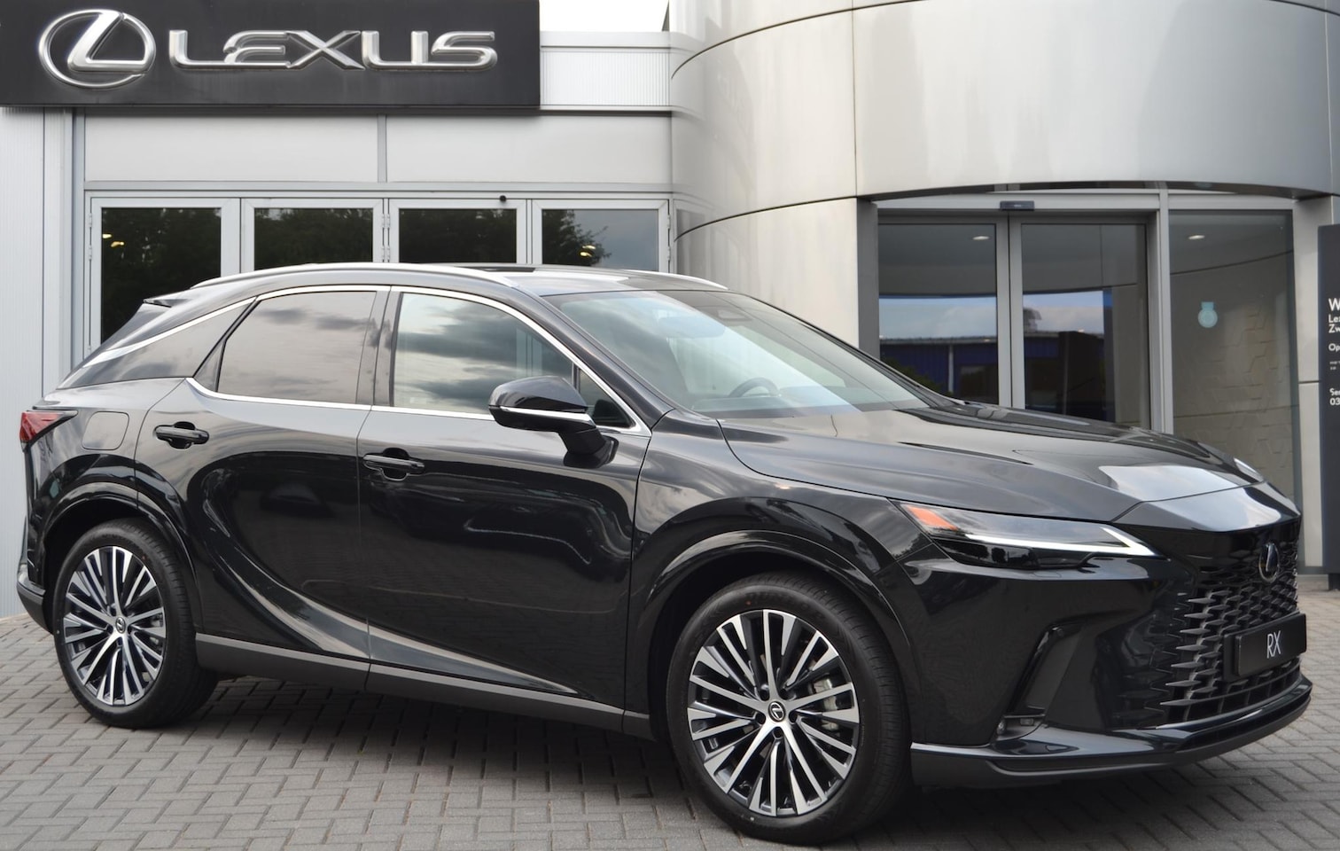 Lexus RX 450h - 450h+ Plug-in Hybrid Executive Line NW MODEL SAFETY PACK HUD STOELVENTILATIE SCHUIF/PANO-D - AutoWereld.nl
