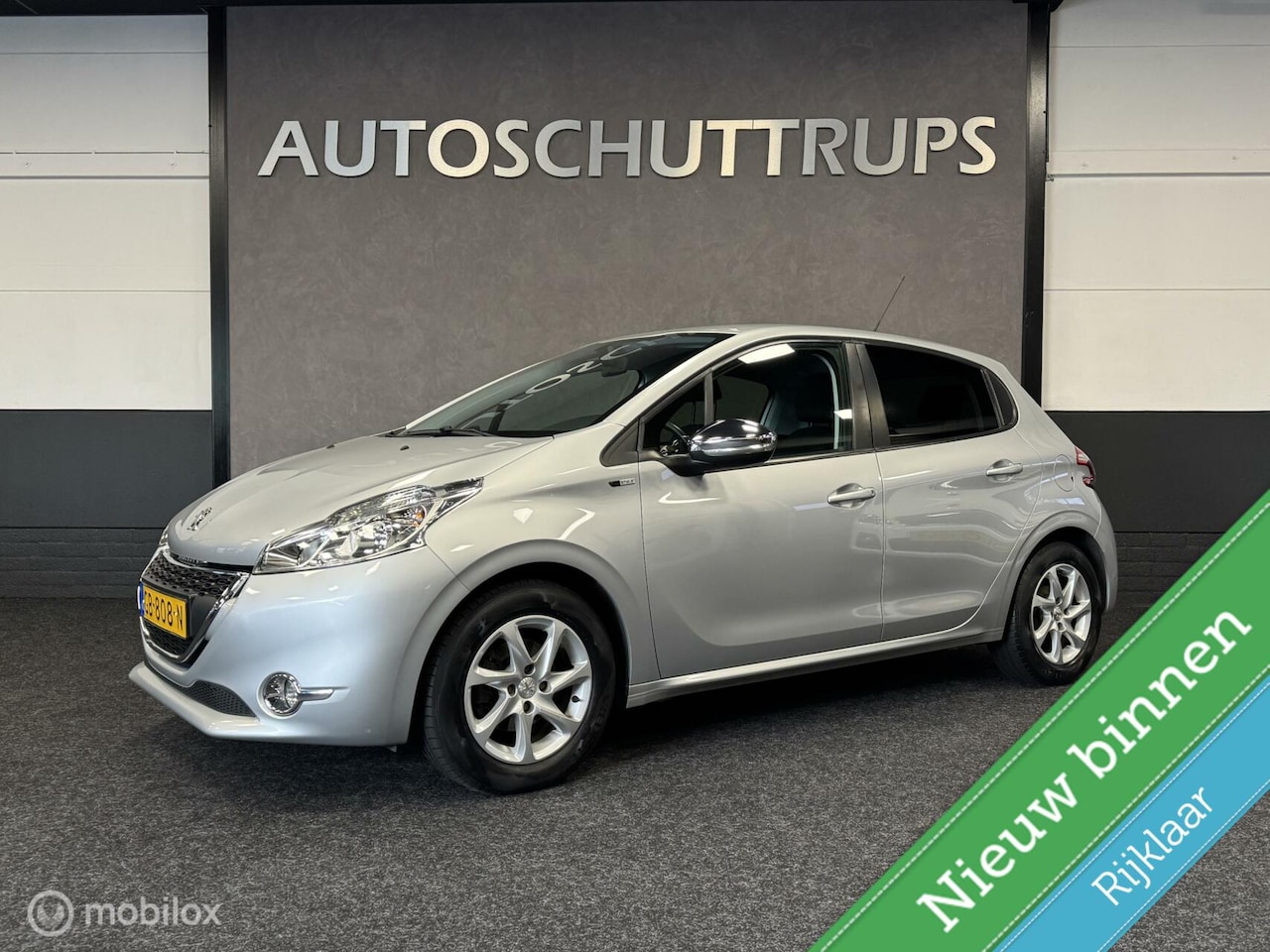 Peugeot 208 - 1.2 PureTech Style 5 DEURS / AIRCO / NAVI / LMV - AutoWereld.nl