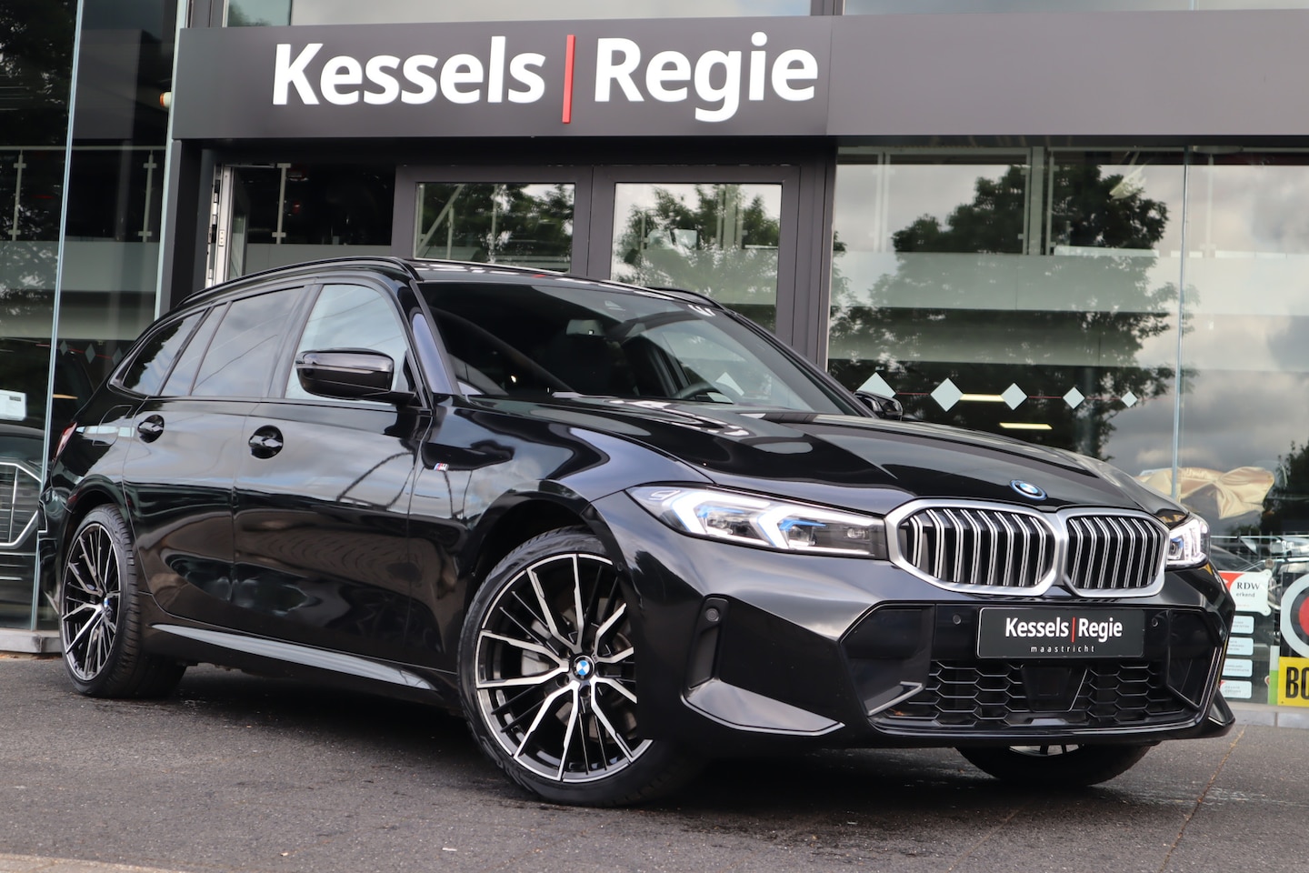 BMW 3-serie Touring - 330e M Sport Panoramadak HuD Navi LED Camera - AutoWereld.nl