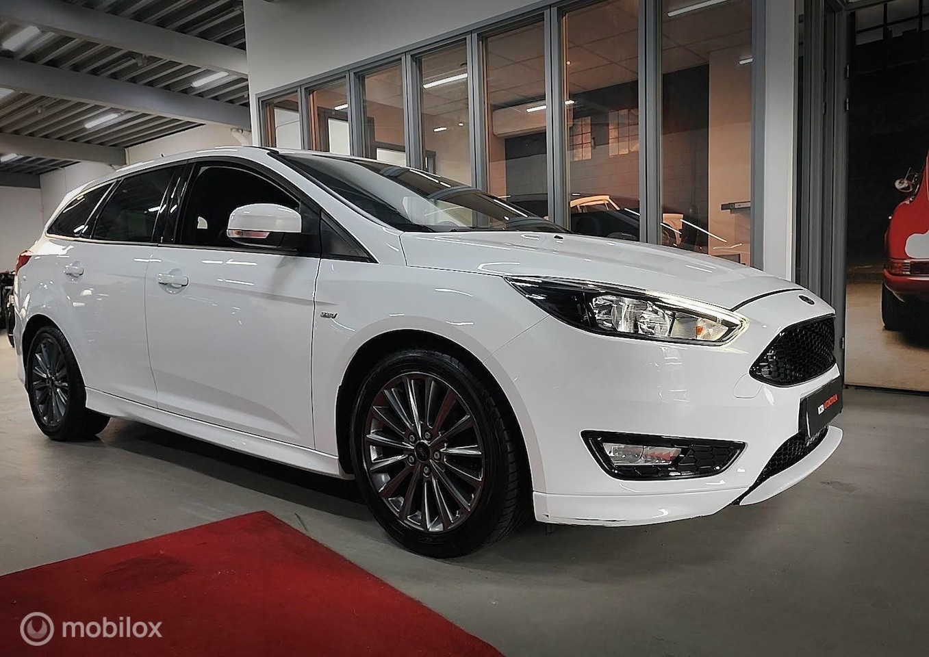 Ford Focus Wagon - 1.0 ST-Line 2017 AIRCO VELGEN STOELVERW. NE APKMM STOELVEREMM - AutoWereld.nl