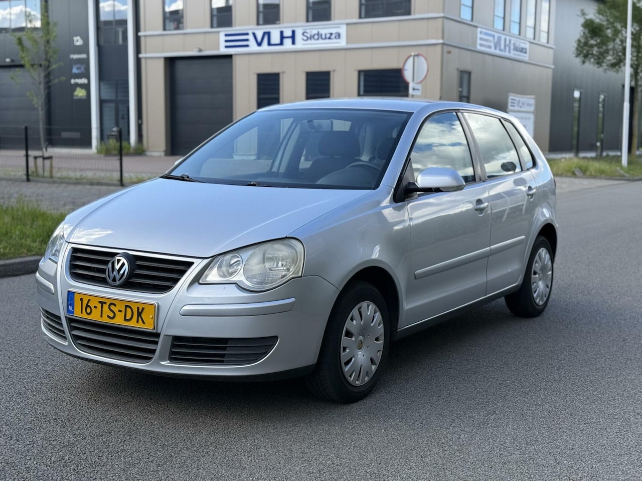 Volkswagen Polo - 1.2 Optive LEES ADVERTENTIE - AutoWereld.nl