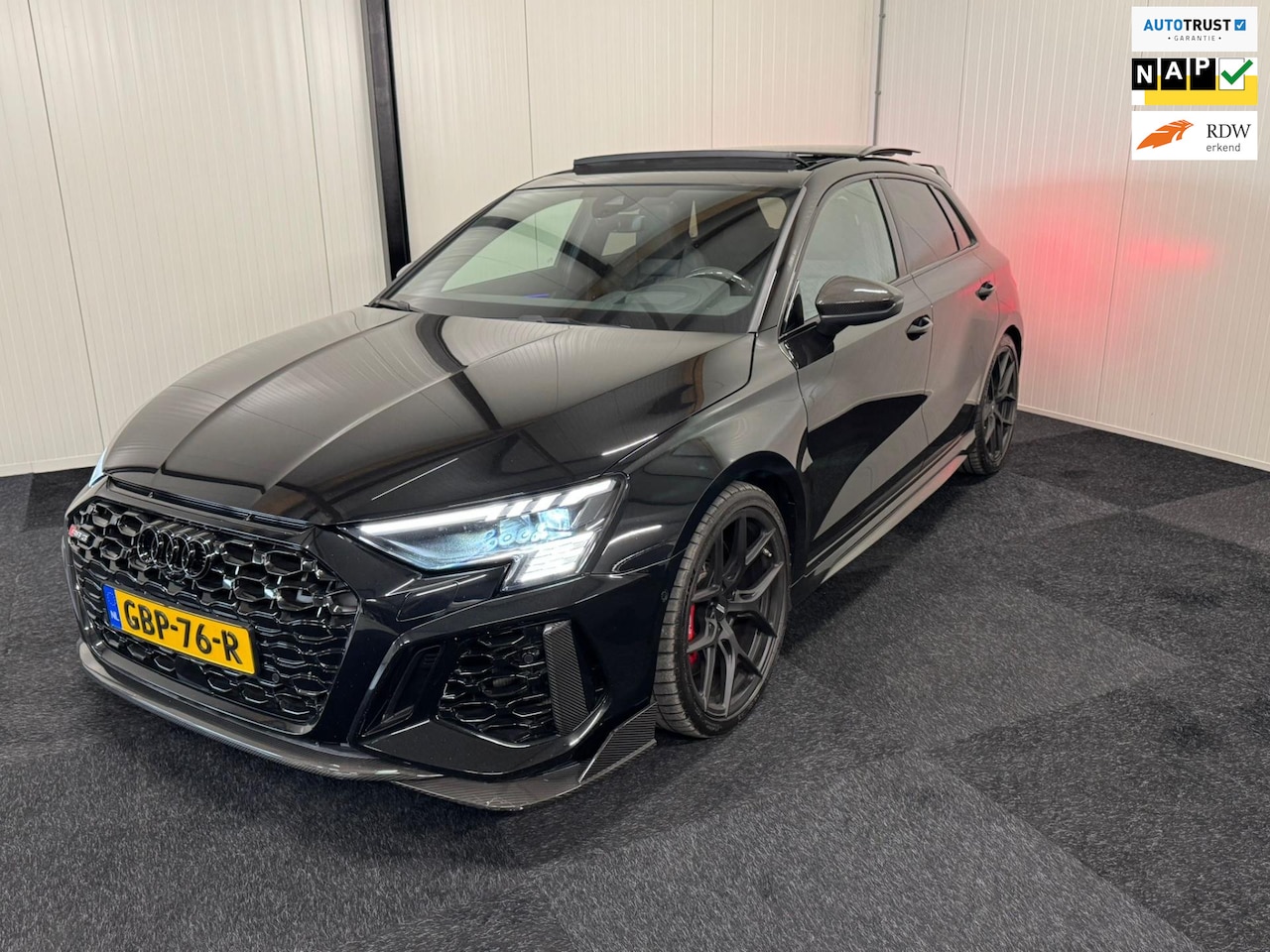 Audi RS3 - 2.5 TFSI Quattro FULLCARBON/VOSSEN/PANO/HUD/AMBIENT/KEYLESS/MATRIX/B&O/NIEUWSTAAT - AutoWereld.nl