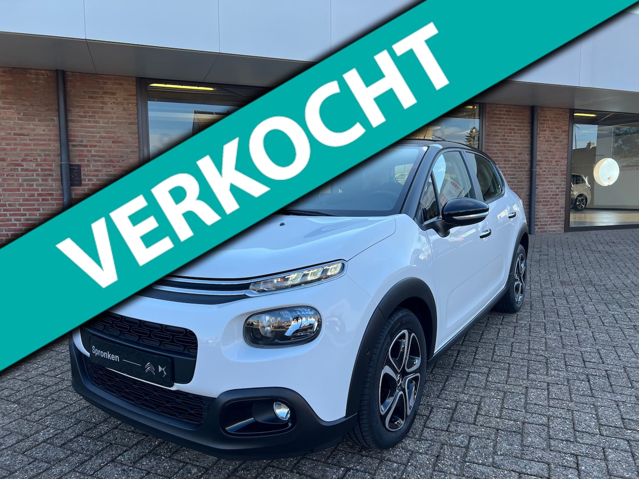 Citroën C3 - 1.2 PureTech S&S Automaat Shine Navi-Camera-Keyless-Grootlichtassistent - AutoWereld.nl