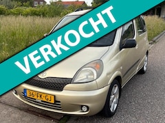 Toyota Yaris Verso - 1.3-16V VVT-i Sol Automaat Airco Electr. pakket LMV 15" Audio ABS Colorpakket EBD Dakrails